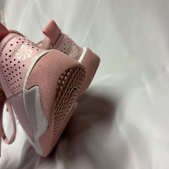 Nike girls volleyball, shoe pink! - Picture 3 of 6